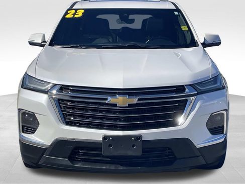 Used 2023 Chevrolet Traverse LT w/ LT Premium Package image 9