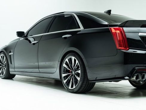 Used 2018 Cadillac CTS V w/ Luxury Package image 19