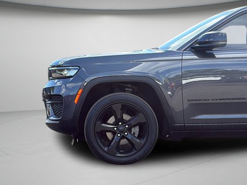 Used 2023 Jeep Grand Cherokee Altitude AWD/4WD image 26
