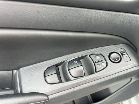 Used 2025 Nissan Altima 2.5 SV image 13