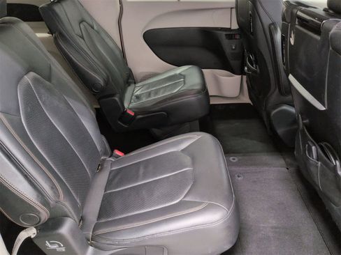 Certified 2017 Chrysler Pacifica Touring-L Plus image 22
