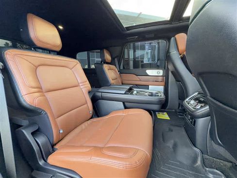 Used 2021 Lincoln Navigator Reserve w/ Luxury Package image 9