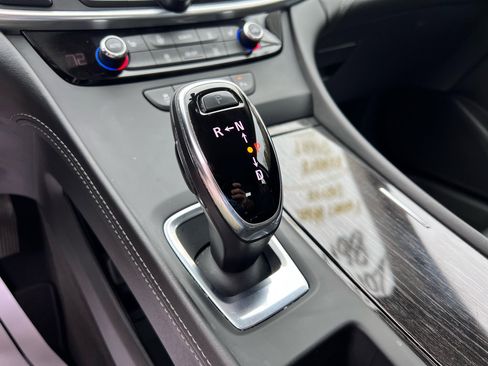 Used 2017 Buick LaCrosse Essence image 18