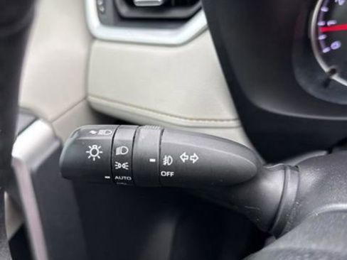 Used 2021 Toyota RAV4 XLE Premium FWD image 15