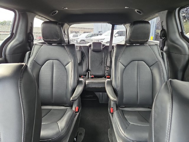 Used 2024 Chrysler Pacifica Limited FWD image 33