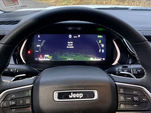 Used 2022 Jeep Grand Cherokee Limited 4xe image 18