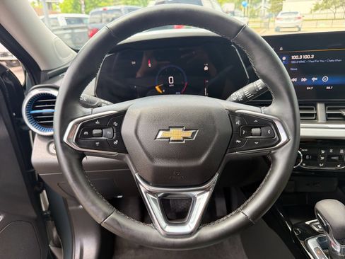 Used 2025 Chevrolet Trax LT w/ LT Convenience Package FWD image 23