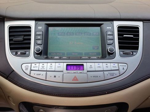 Used 2010 Hyundai Genesis 4.6 image 35