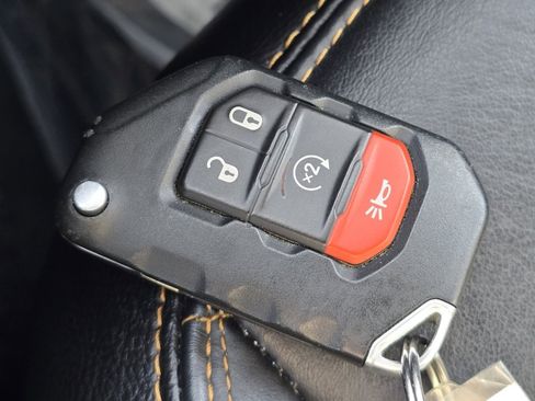 Used 2021 Jeep Gladiator Overland image 34