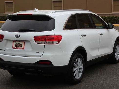 Used 2018 Kia Sorento FWD image 5