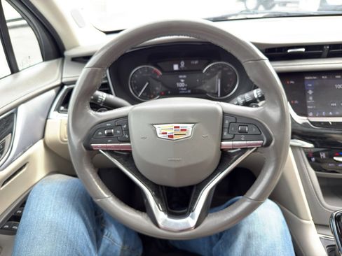 Used 2023 Cadillac XT6 Premium Luxury image 19