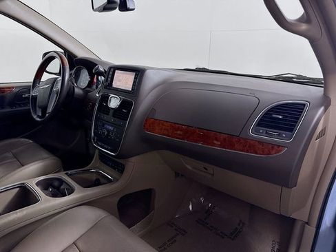 Used 2013 Chrysler Town & Country Limited w/ Luxury Group FWD image 32