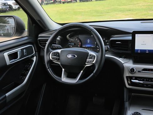 Used 2021 Ford Explorer XLT RWD image 14