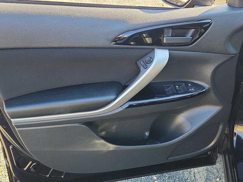 Used 2024 Mitsubishi Eclipse Cross LE image 12