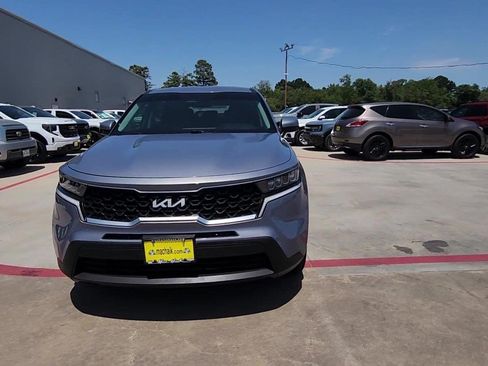 Used 2022 Kia Sorento LX AWD/4WD image 3