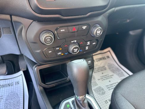 Used 2019 Jeep Renegade Latitude image 23