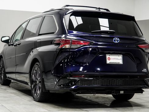 Used 2022 Toyota Sienna XSE image 10
