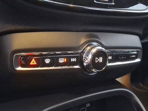 Used 2023 Volvo XC40 Recharge Ultimate image 14