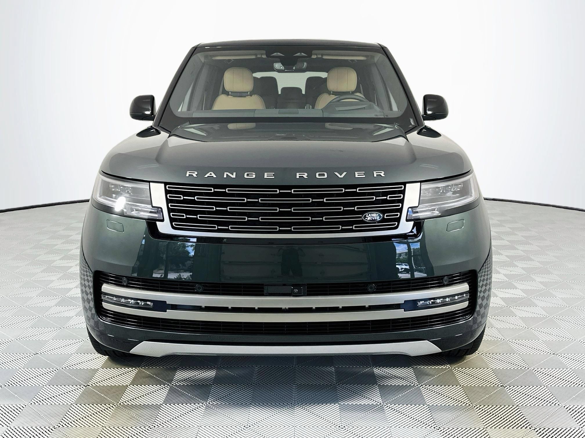 New 2027 Land Rover Range Rover Long Wheelbase SE AWD/4WD image 2