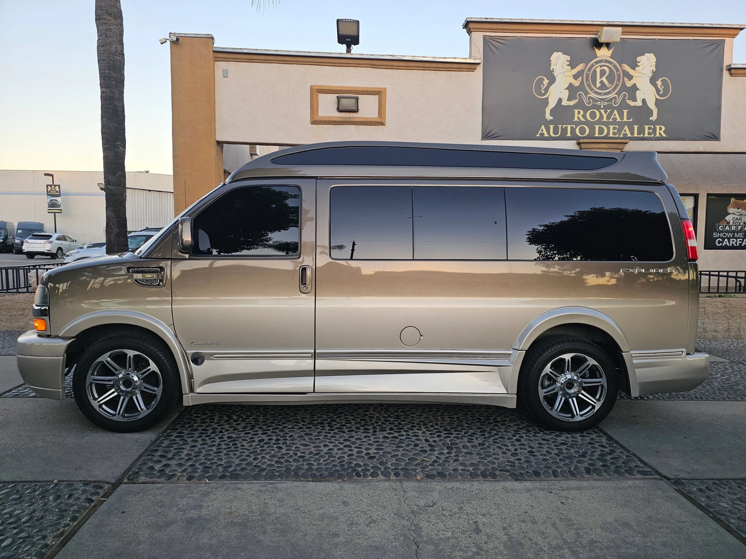 Used 2016 Chevrolet Express 2500 RWD image 8
