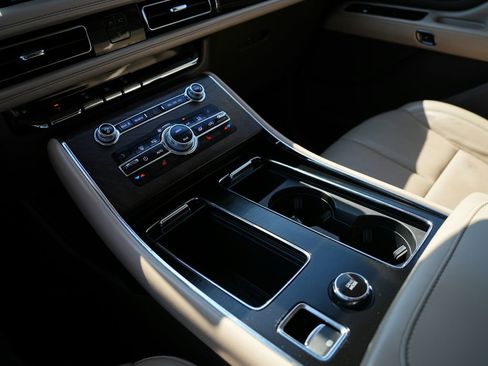 Used 2020 Lincoln Aviator Reserve AWD/4WD image 13