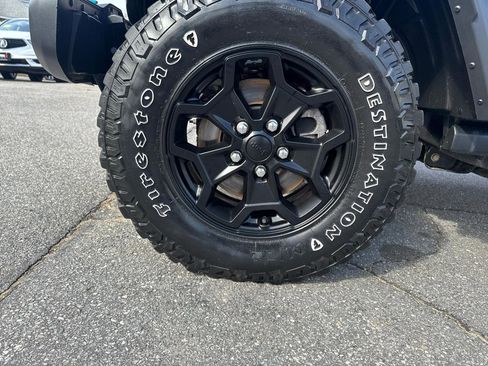 Used 2023 Jeep Wrangler Unlimited w/ Sun & Screen Package image 17