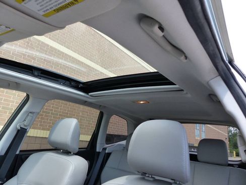 Used 2014 Subaru Forester 2.5i Limited AWD/4WD image 37