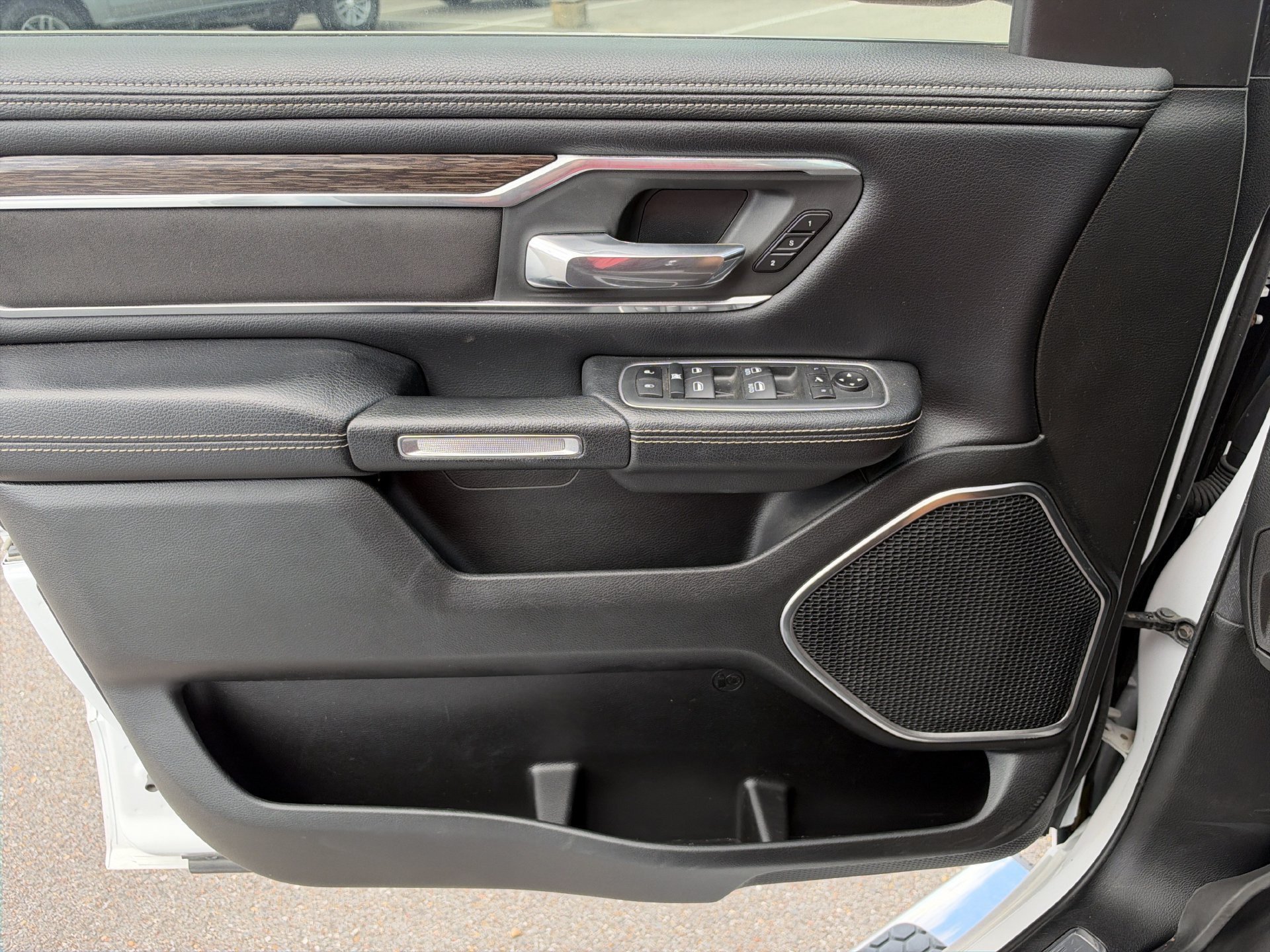 Used 2020 RAM 1500 Laramie AWD/4WD image 17