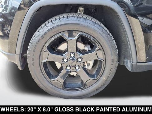 Used 2018 Jeep Grand Cherokee Laredo AWD/4WD image 11