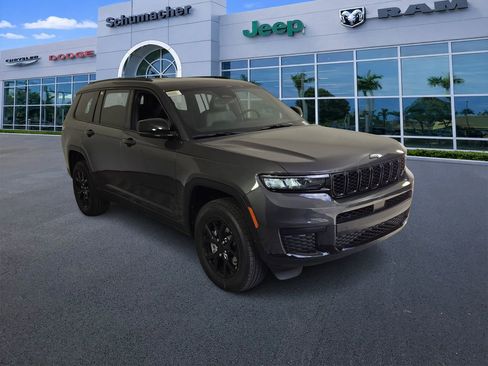 New 2025 Jeep Grand Cherokee L Laredo image 2