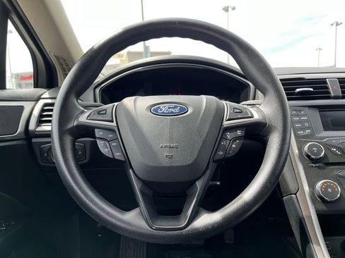 Used 2018 Ford Fusion SE FWD image 23