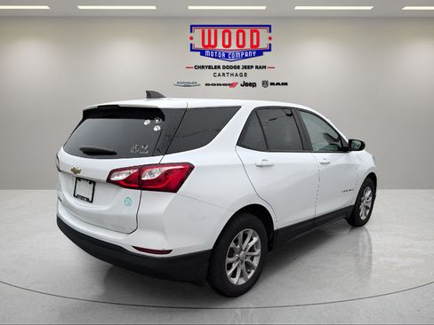 Used 2020 Chevrolet Equinox LS w/ LS Convenience Package FWD image 3