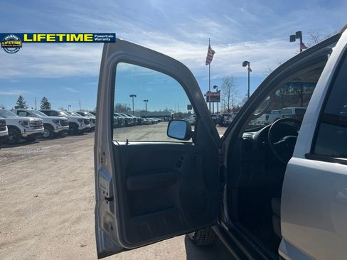 Used 2006 Jeep Liberty Sport image 18