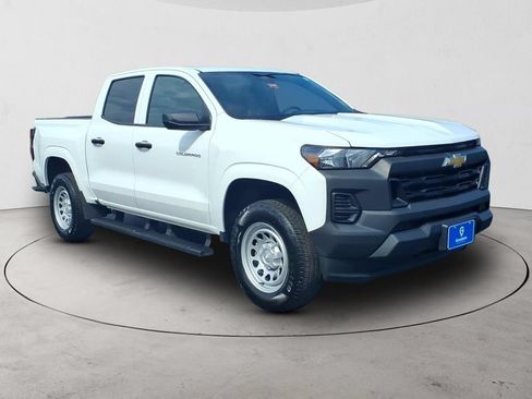 Used 2024 Chevrolet Colorado W/T RWD image 3