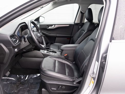 Used 2021 Ford Escape Titanium image 12