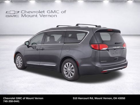 Used 2018 Chrysler Pacifica Touring-L Plus FWD image 3