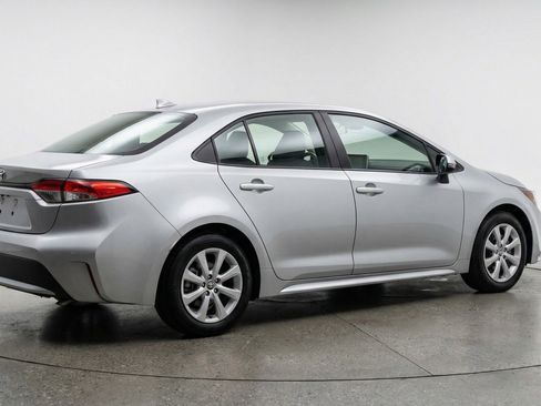 Used 2025 Toyota Corolla LE image 9