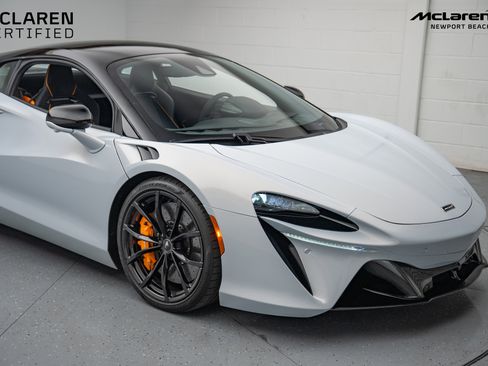 Used 2023 McLaren Artura Base image 2