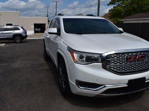 Used 2017 GMC Acadia Denali w/ Technology Package FWD image 2