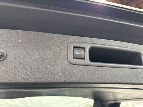Used 2022 Toyota Highlander XLE AWD/4WD image 7