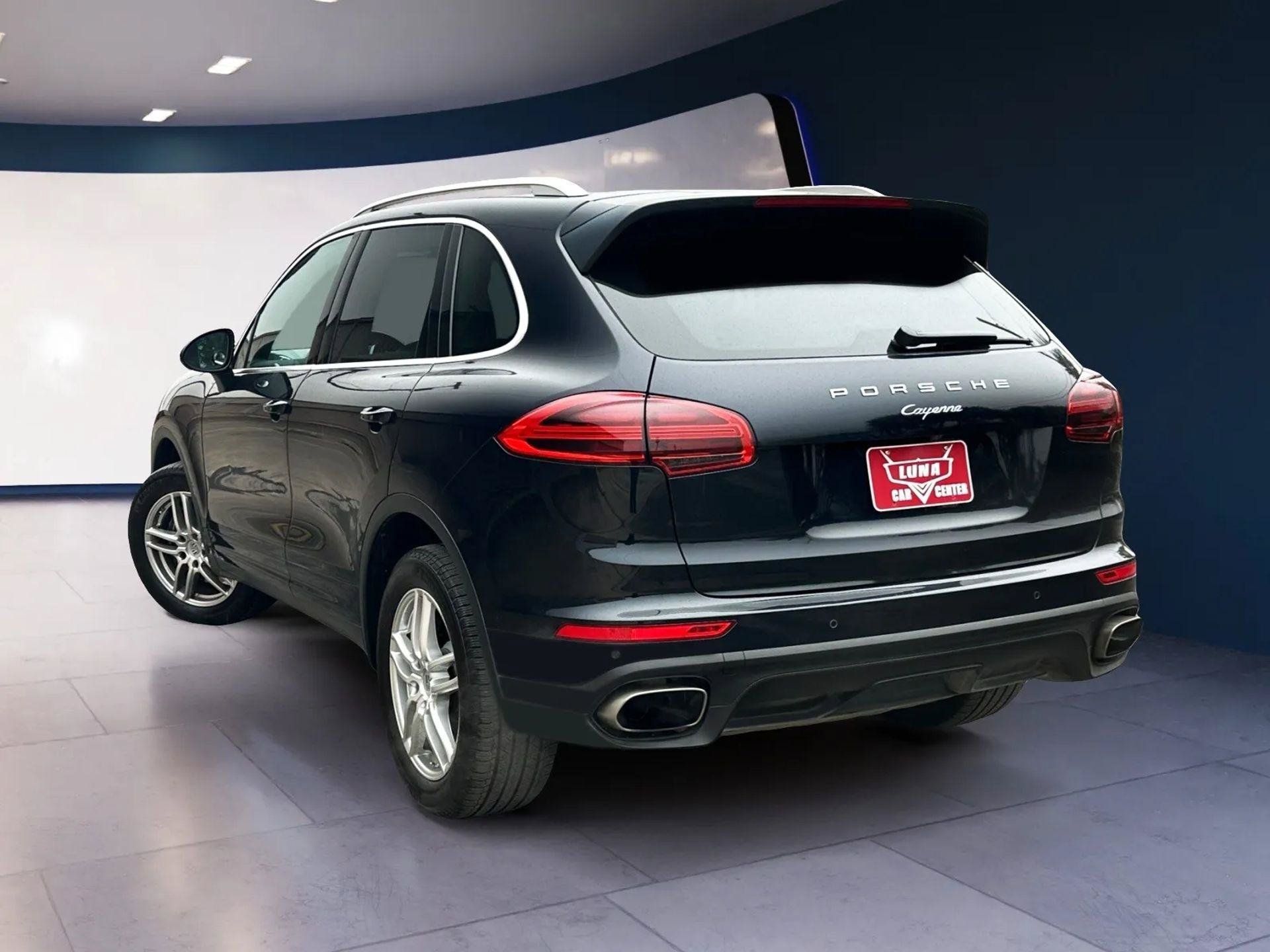 Used 2016 Porsche Cayenne AWD/4WD image 3