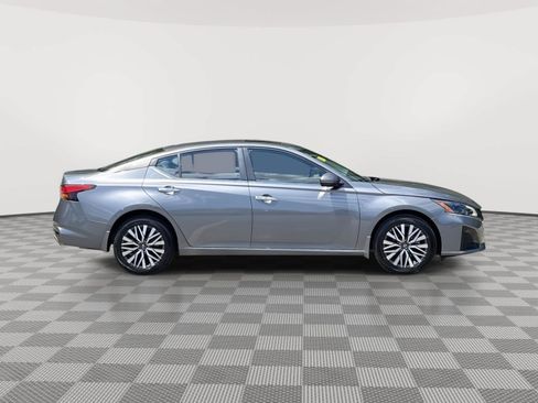 Certified 2024 Nissan Altima 2.5 SV w/ SV Premium Package AWD/4WD image 4