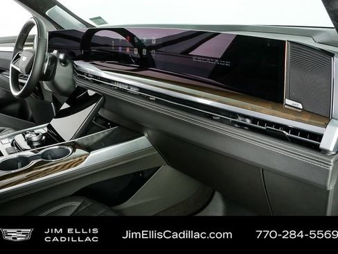 Used 2026 Cadillac Escalade Platinum Sport w/ LPO, ONYX Package image 40