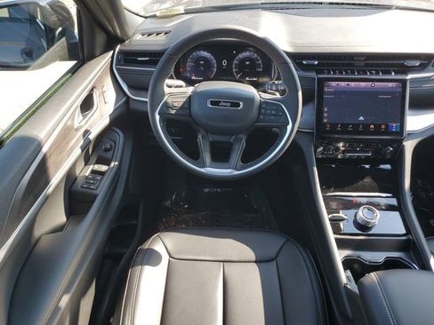 New 2025 Jeep Grand Cherokee Limited image 19