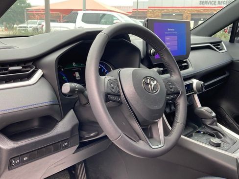 Used 2024 Toyota RAV4 XSE AWD/4WD image 9