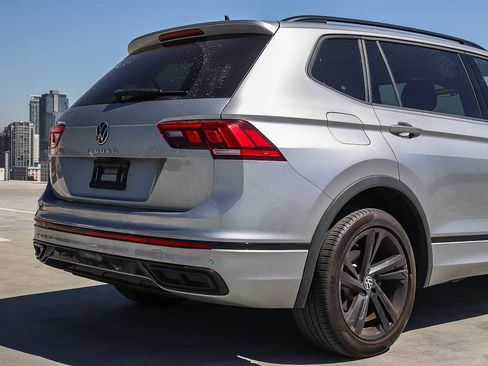 Used 2023 Volkswagen Tiguan SE R-Line image 9