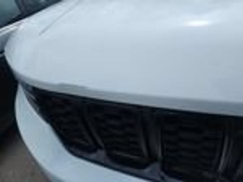 Used 2024 Jeep Grand Cherokee Altitude AWD/4WD image 19
