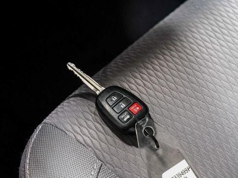 Used 2015 Toyota Corolla LE FWD image 28