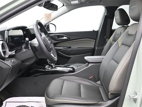 Used 2025 Chevrolet Trax ACTIV w/ Driver Confidence Package image 9