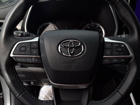 Certified 2025 Toyota Highlander XLE image 13